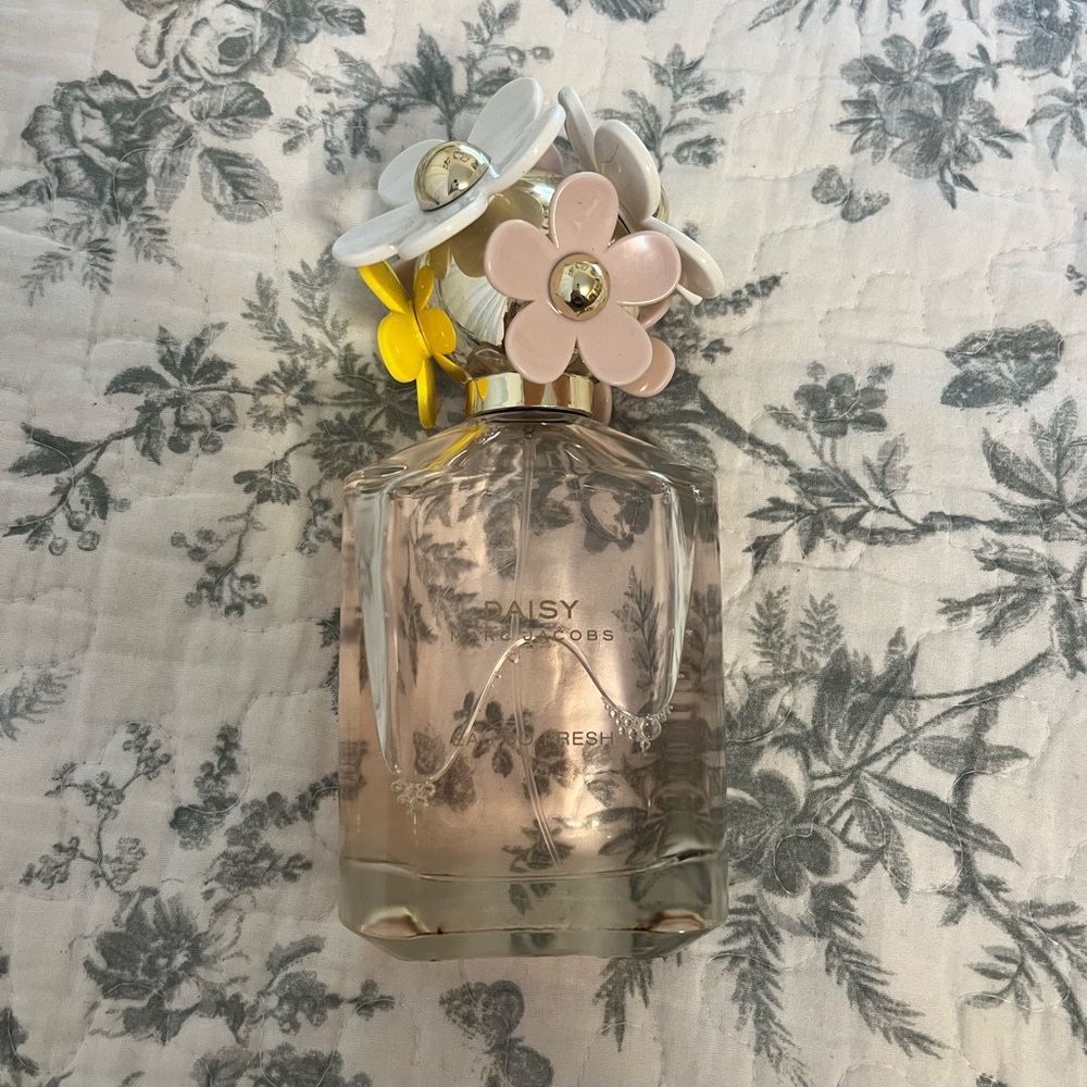 Marc Jacob’s Daisy Eau So Fresh perfume